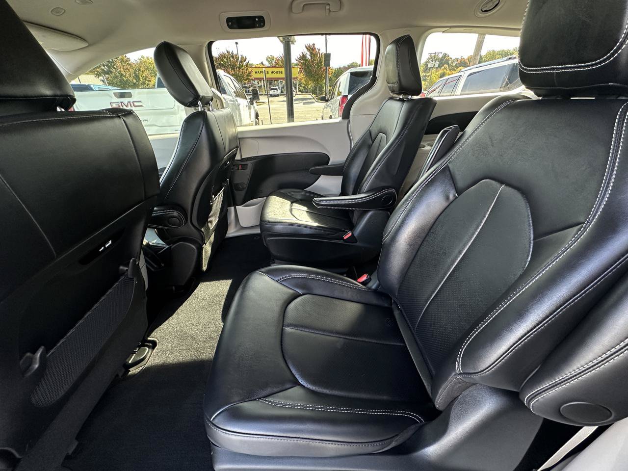 Used 2024 Chrysler Pacifica Limited FWD image 9