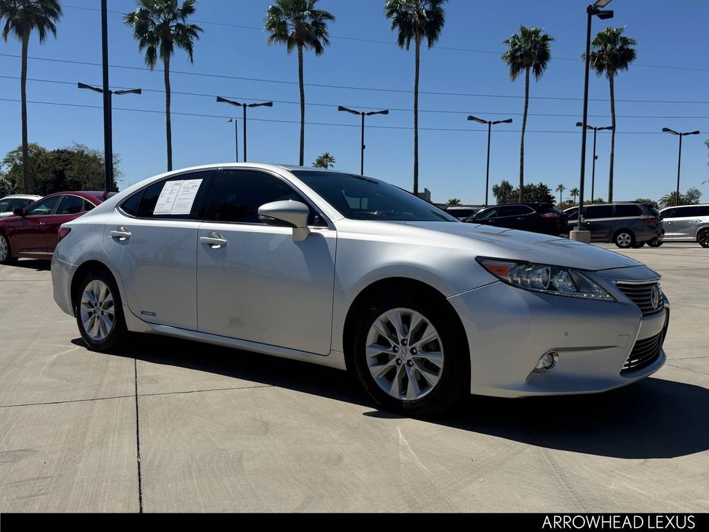 Used 2015 Lexus ES 300h w/ Navigation System Package image 9