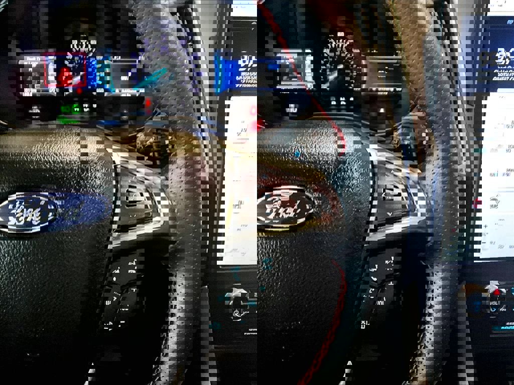 Used 2022 Ford Edge ST-Line w/ Class II Trailer Tow Package image 24