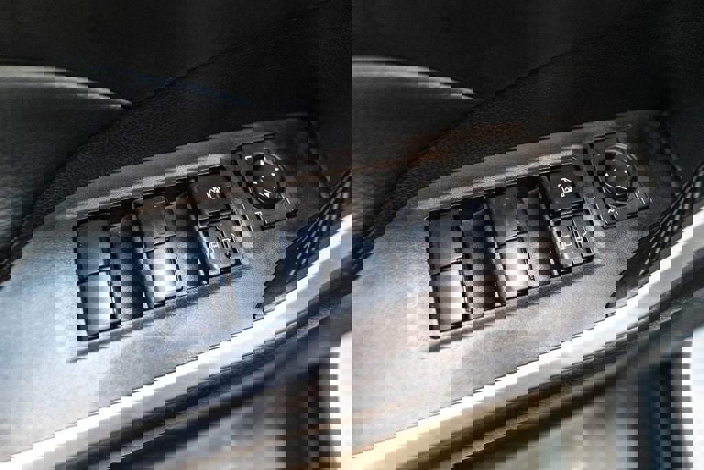 Used 2024 Toyota RAV4 LE AWD/4WD image 20