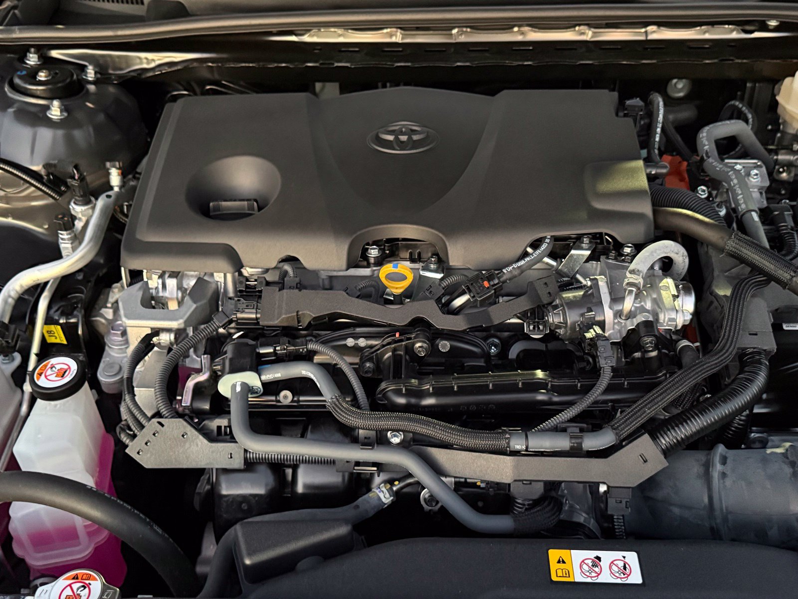Used 2025 Toyota Camry SE w/ Convenience Package FWD image 38