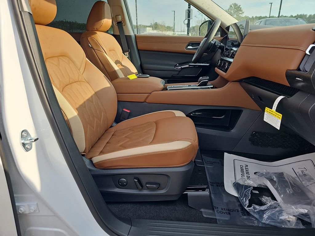New 2026 Nissan Pathfinder Platinum w/ Lighting Package FWD image 13