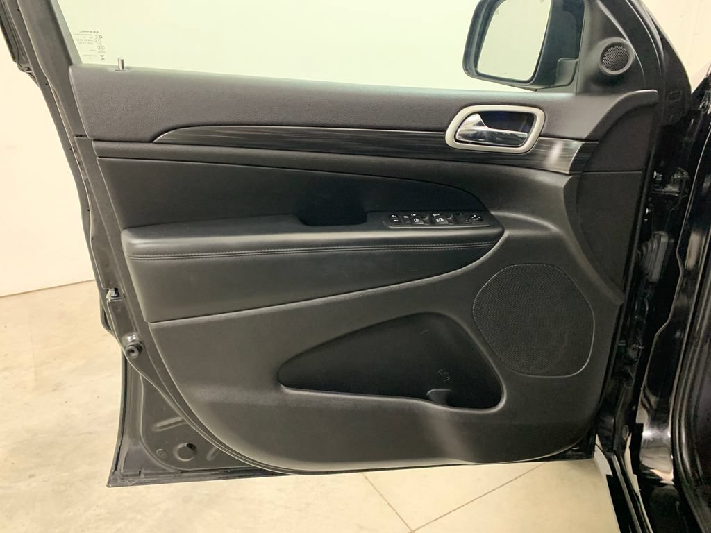 Used 2020 Jeep Grand Cherokee Altitude AWD/4WD image 6