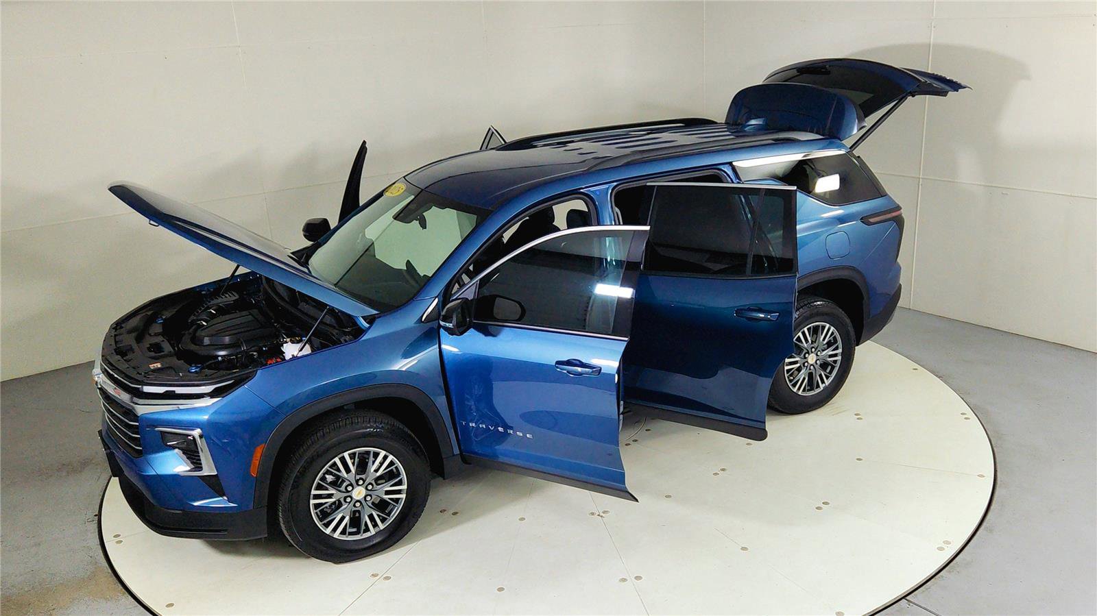 Used 2025 Chevrolet Traverse LT w/ Driver Confidence Package image 25