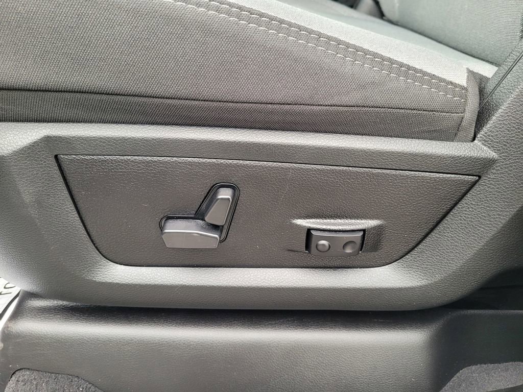 Used 2024 RAM 2500 Big Horn w/ Bed Utility Group image 12