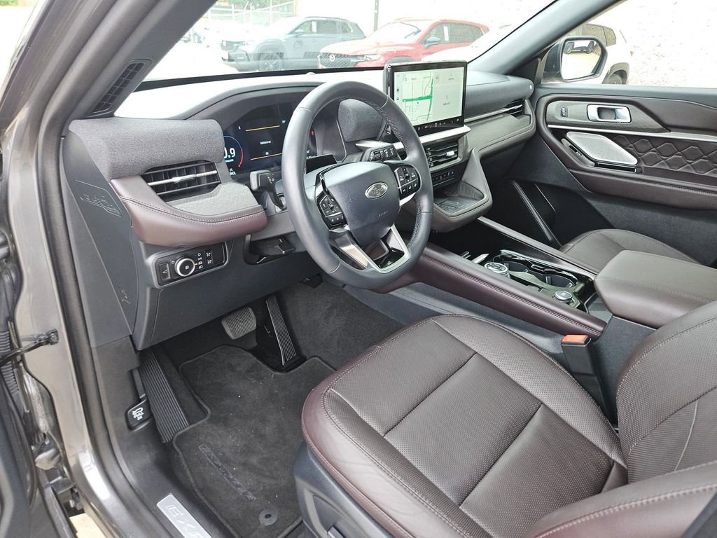 Used 2025 Ford Explorer Platinum w/ LUX Leather Package AWD/4WD image 13