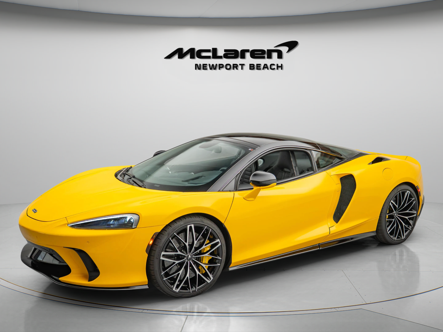 Used 2025 McLaren GTS RWD image 3
