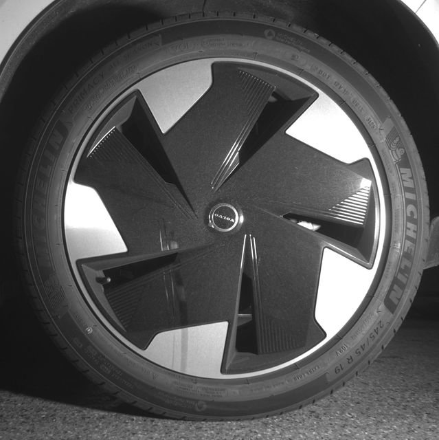 Certified 2025 Volvo EX30 Plus w/ Protection Package Premier image 41