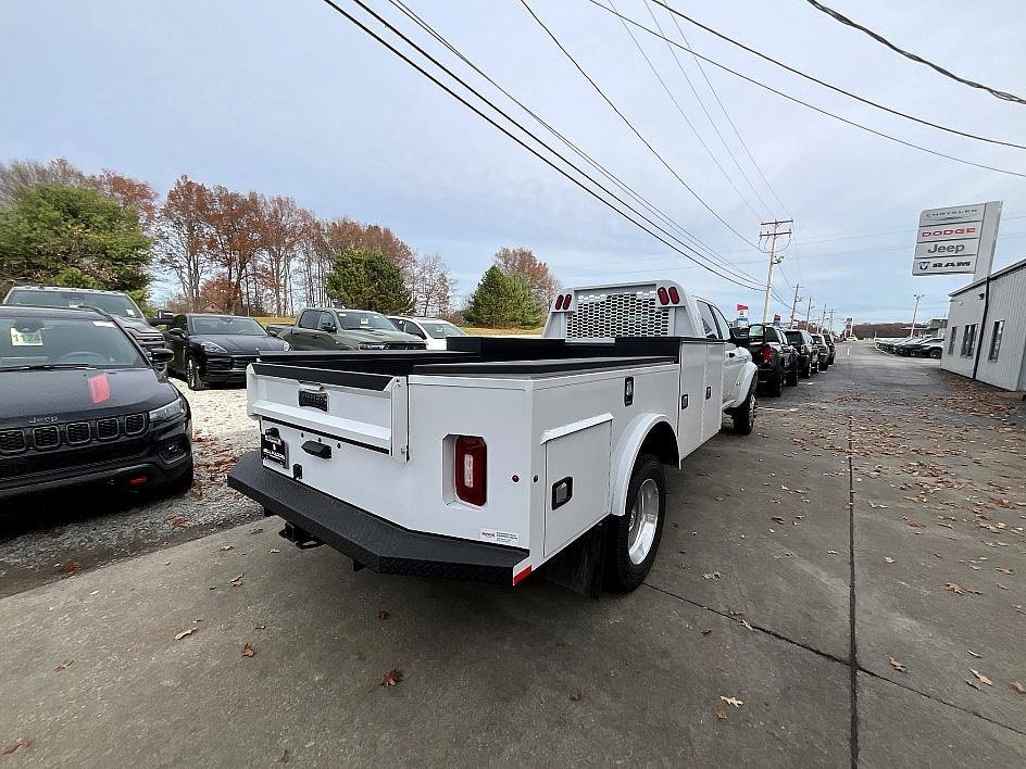 New 2026 RAM 5500 4x4 Crew Cab image 10