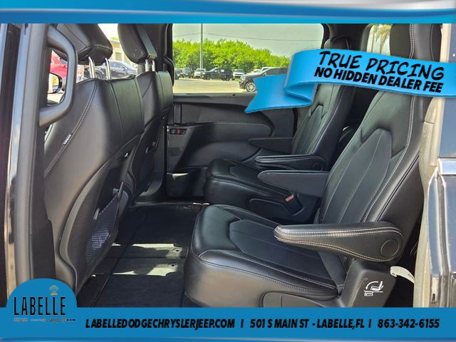 Used 2025 Chrysler Pacifica Select AWD/4WD image 10