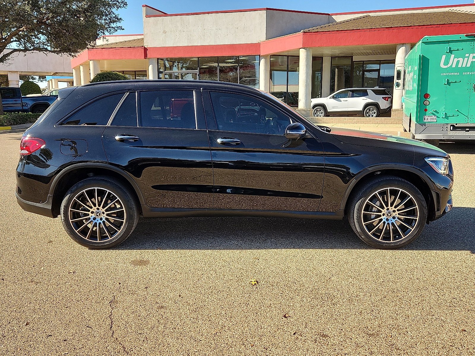 Used 2022 Mercedes-Benz GLC 300 4MATIC image 5