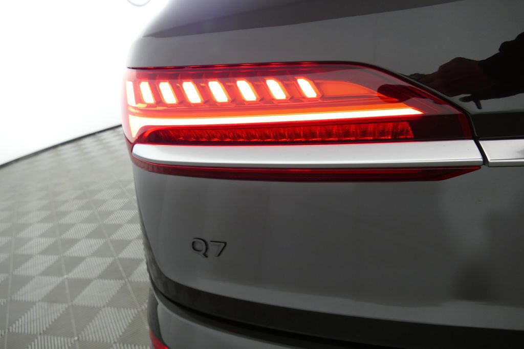 Used 2025 Audi Q7 3.0T Premium Plus AWD/4WD image 2