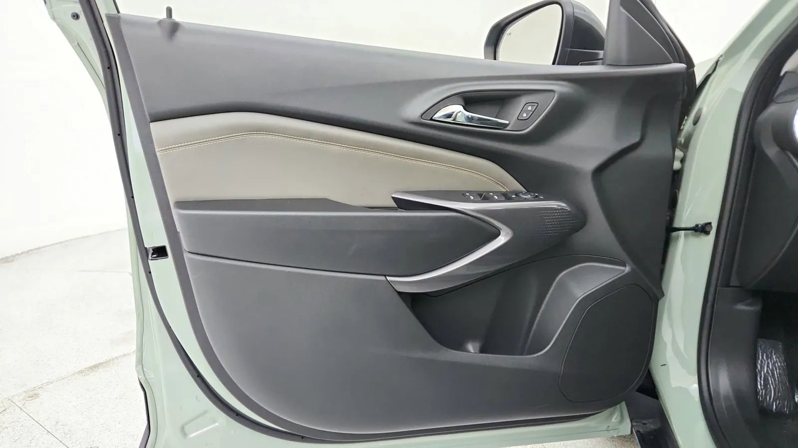 Used 2024 Chevrolet Trax ACTIV w/ Sunroof Package image 31