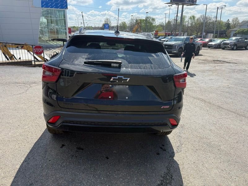 Used 2025 Chevrolet Trax RS image 6