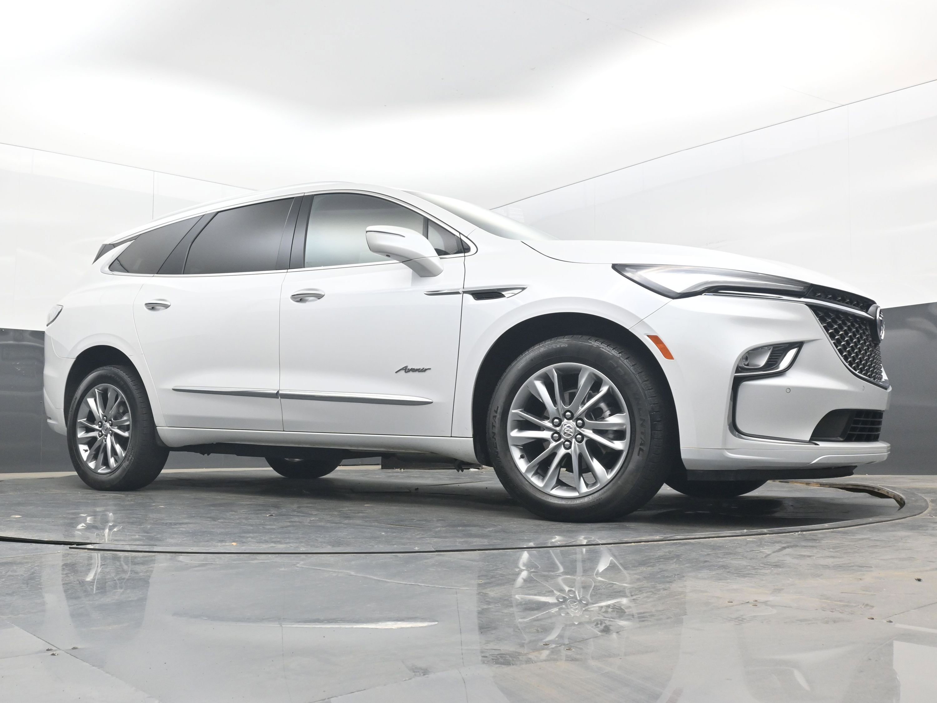 Used 2024 Buick Enclave Avenir FWD image 11