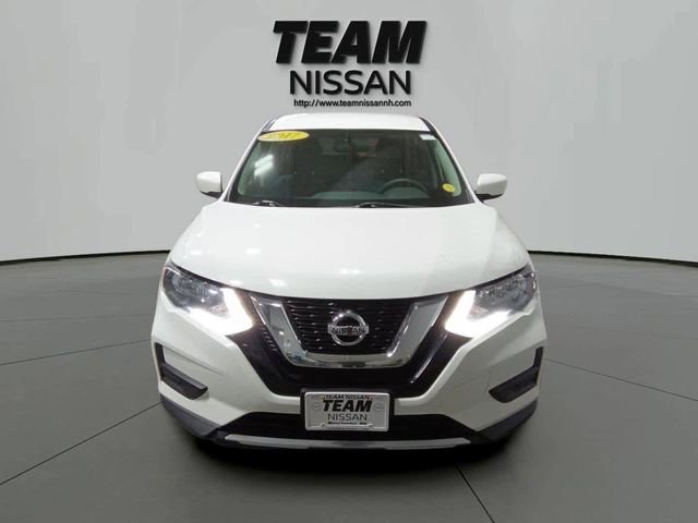 Used 2017 Nissan Rogue S image 2