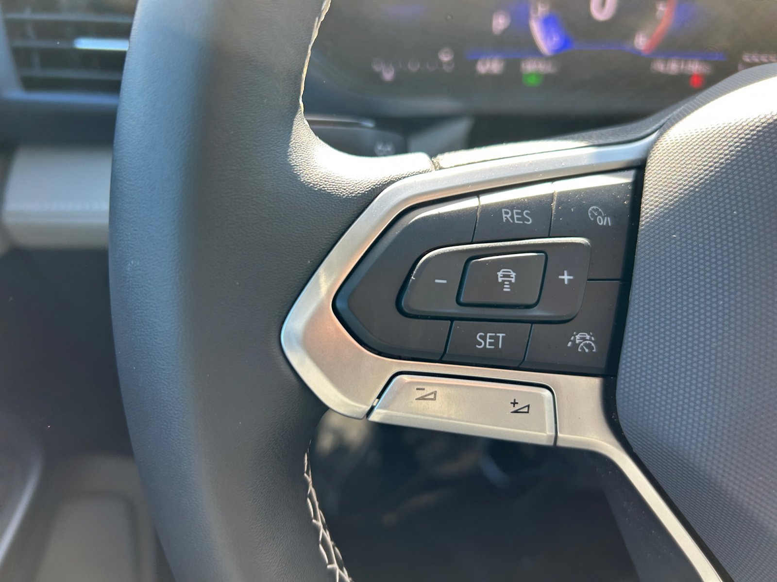 Certified 2024 Volkswagen Taos SE w/ Panoramic Sunroof Package image 8