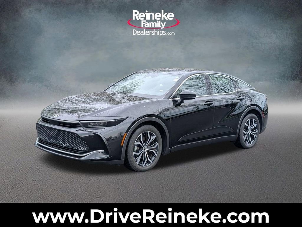 Used 2023 Toyota Crown Limited image 1