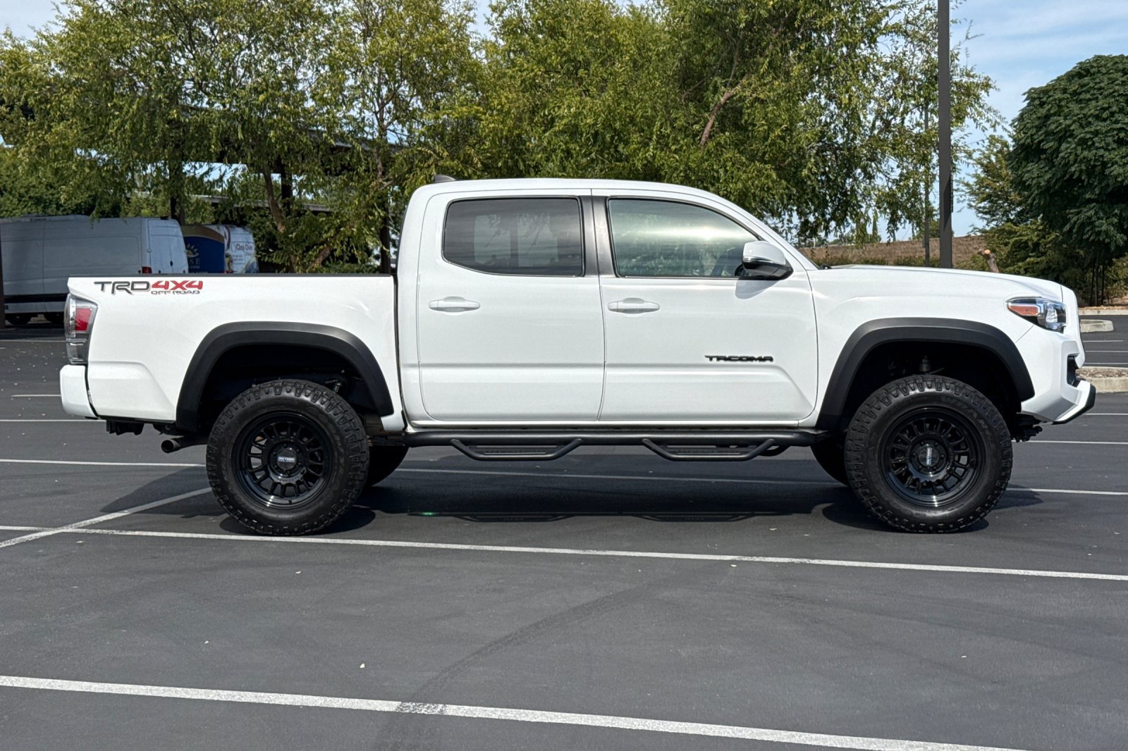 Used 2023 Toyota Tacoma TRD Off-Road w/ Technology Package AWD/4WD image 8