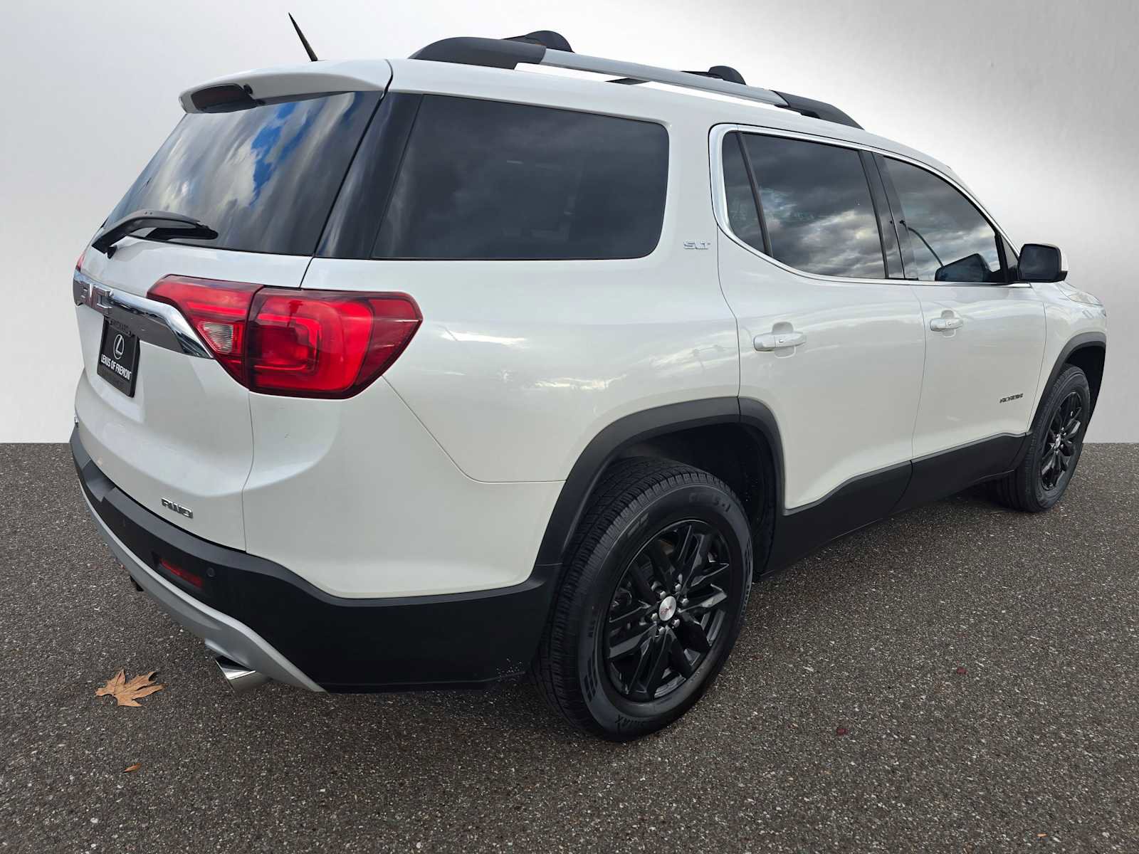 Used 2019 GMC Acadia SLT image 3