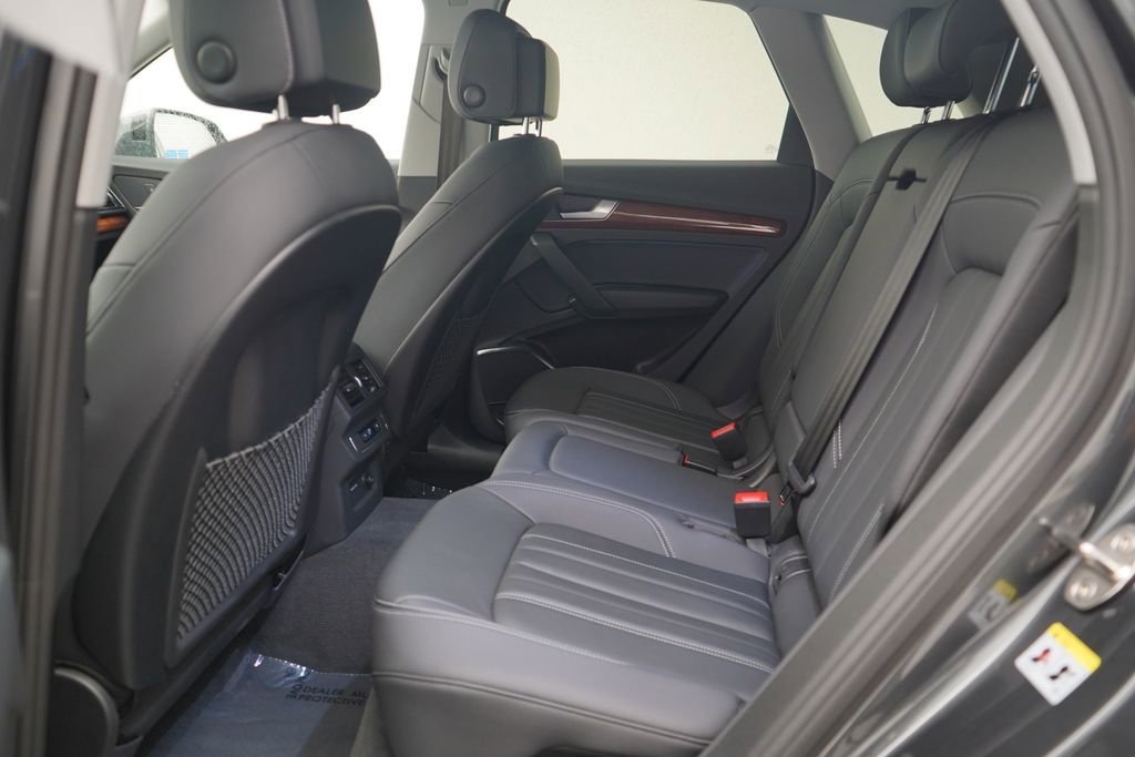 Used 2023 Audi Q5 2.0T Premium w/ Convenience Package image 7