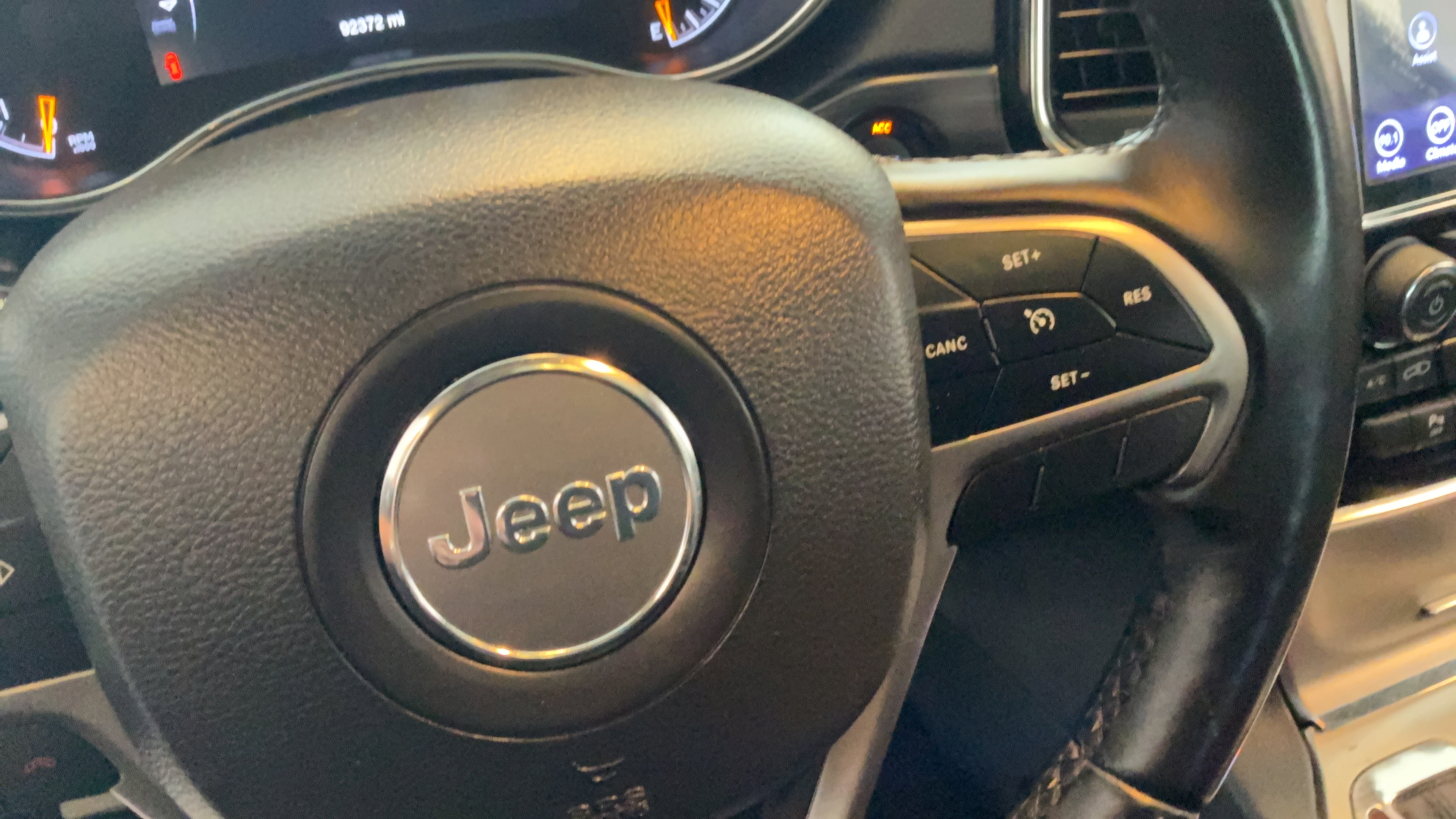 Used 2020 Jeep Grand Cherokee Limited w/ Luxury Group II AWD/4WD image 20