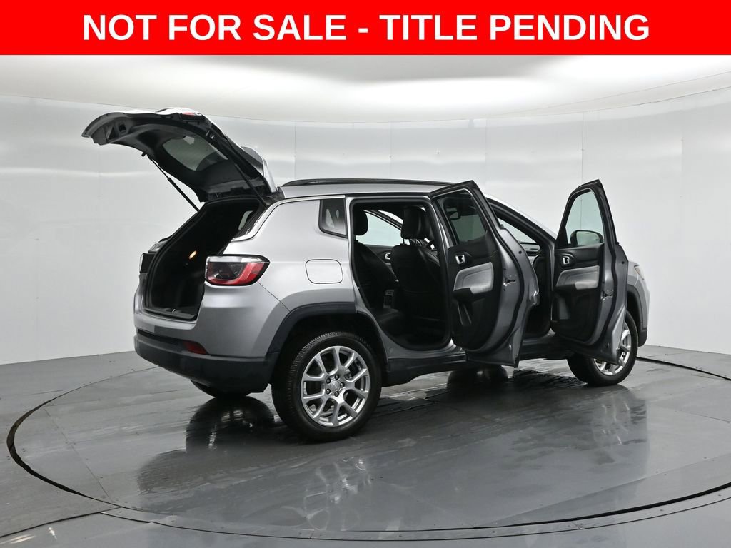 Used 2023 Jeep Compass Latitude image 4