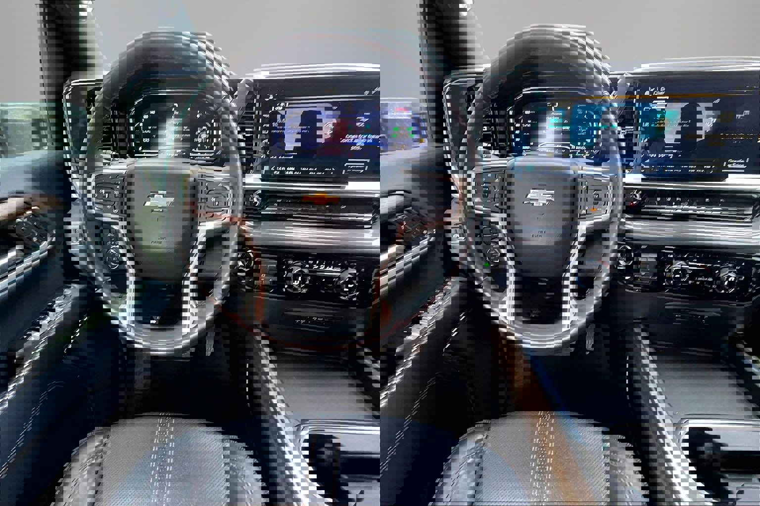 Used 2024 Chevrolet Silverado 3500 High Country w/ Technology Package image 9