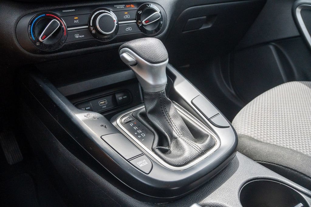 Used 2023 Kia Soul LX w/ LX Technology Package FWD image 12