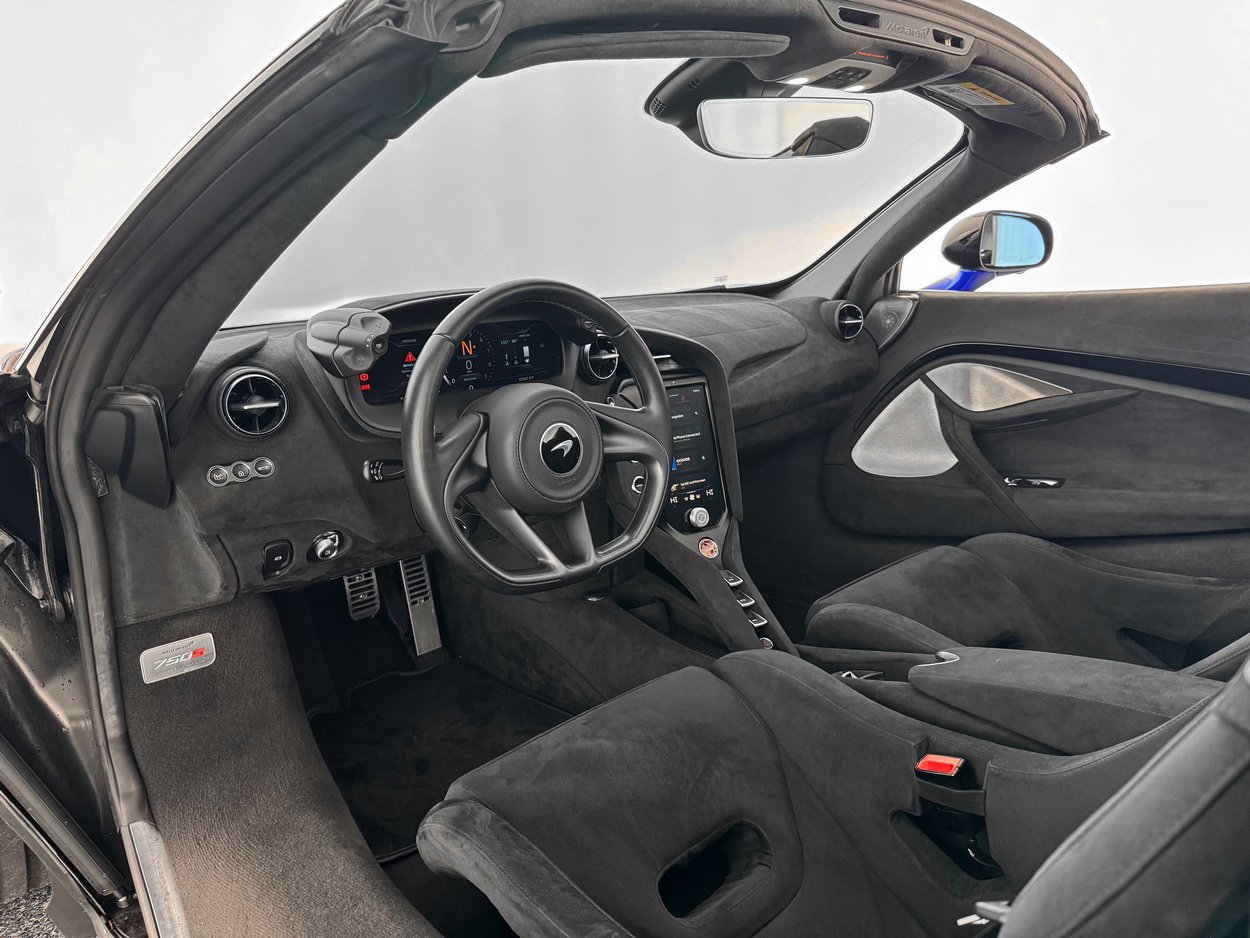 Used 2024 McLaren 750S Spider image 16