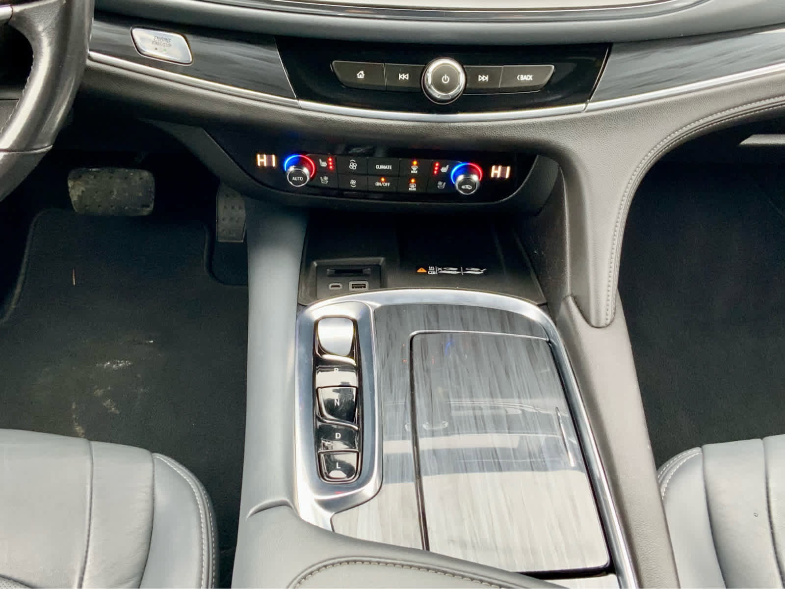 Used 2022 Buick Enclave Premium AWD/4WD image 42