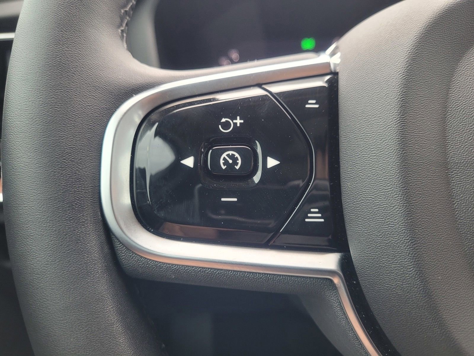 Certified 2024 Volvo S60 T8 Plus w/ Climate Package image 18