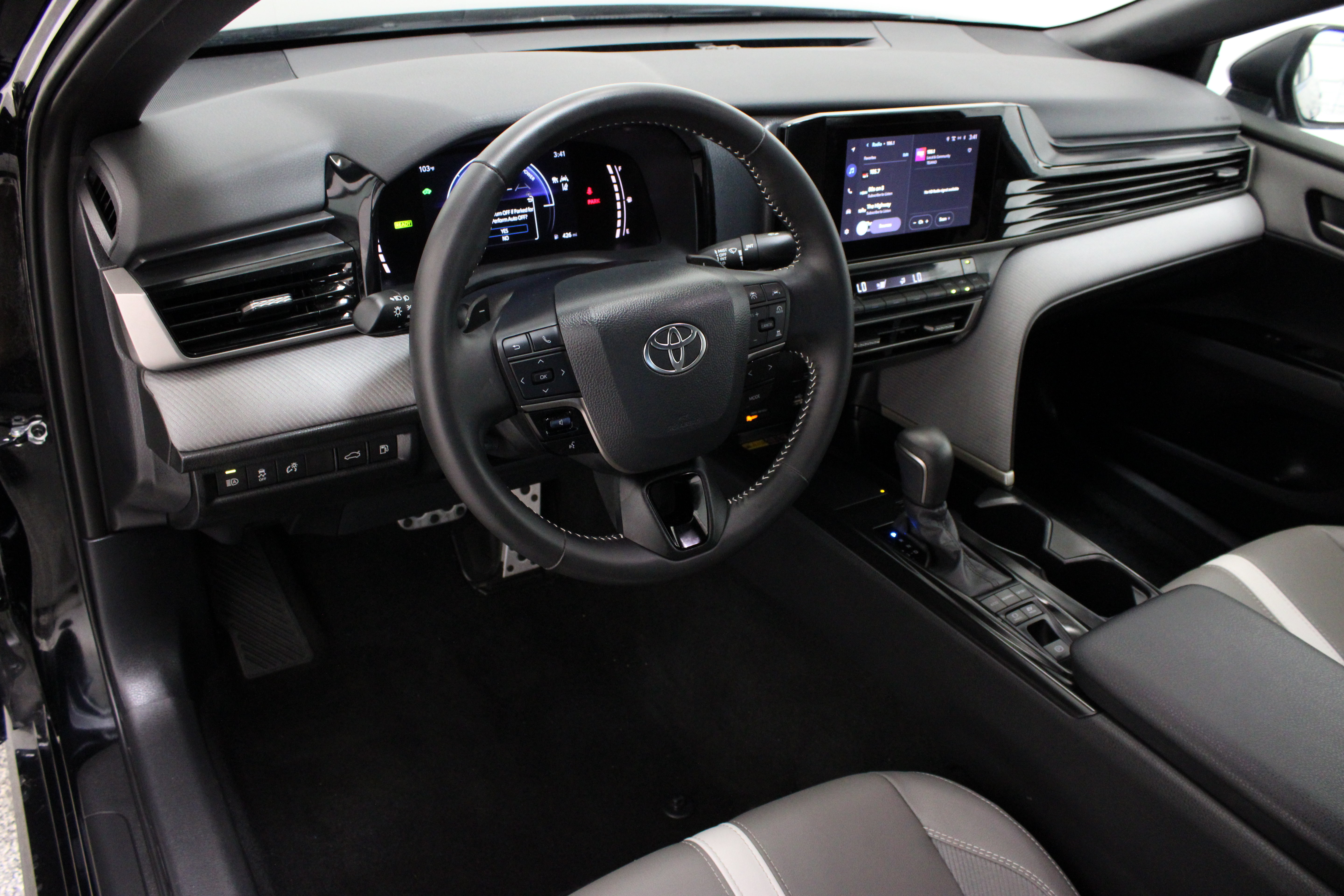 Used 2026 Toyota Camry SE w/ Convenience Package FWD image 13