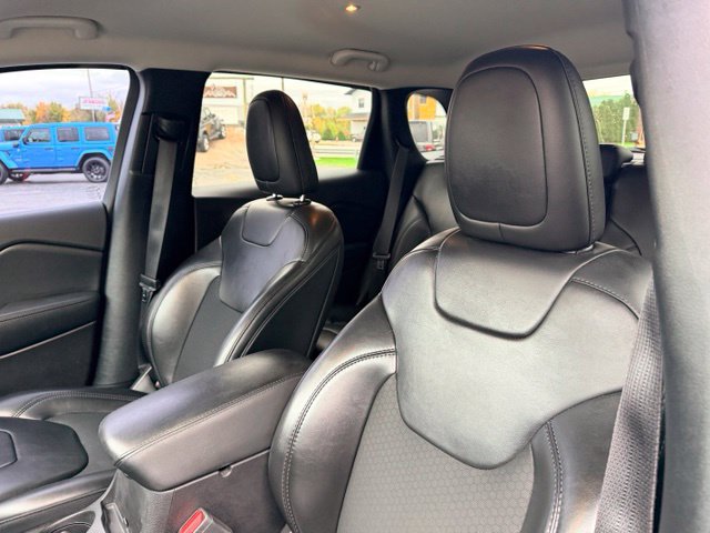Used 2020 Jeep Cherokee Latitude Plus AWD/4WD image 23