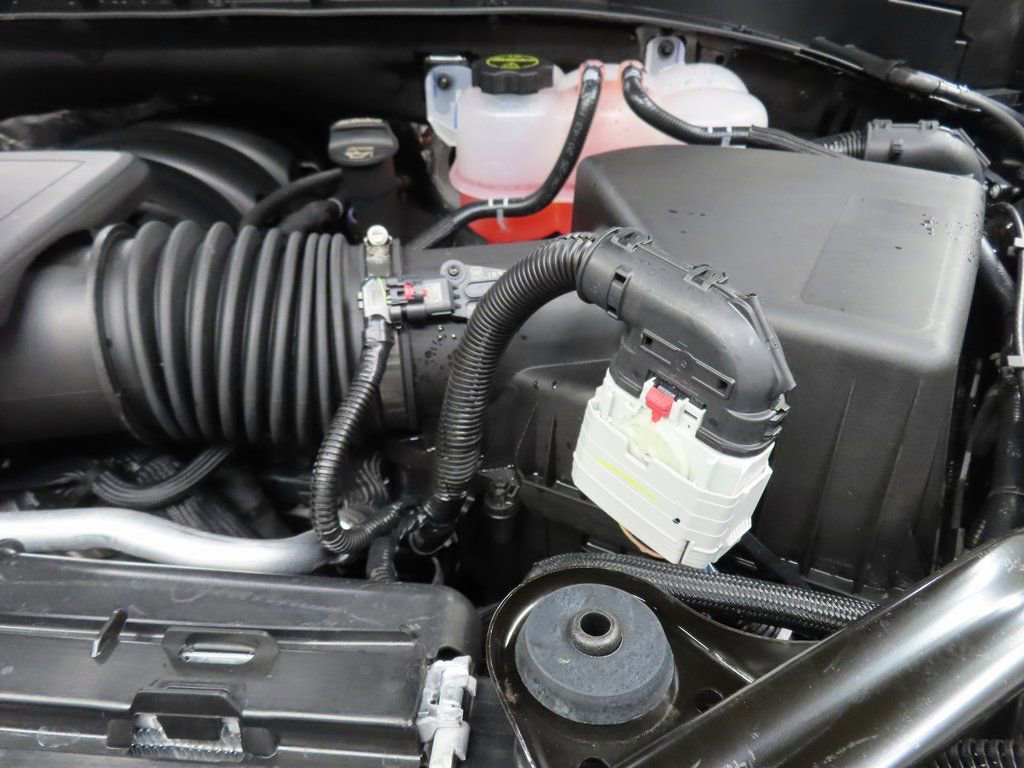 Used 2025 Chevrolet Suburban Premier AWD/4WD image 30