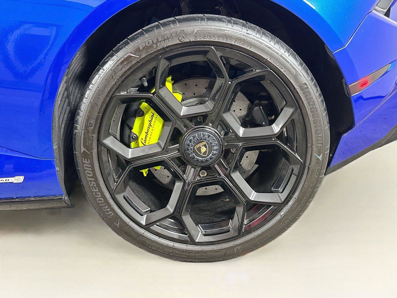 Used 2023 Lamborghini Huracan Tecnica RWD image 22