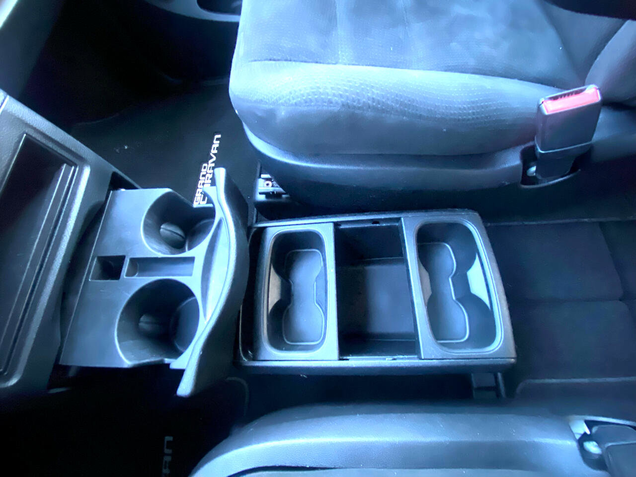 Used 2016 Dodge Grand Caravan SE image 27