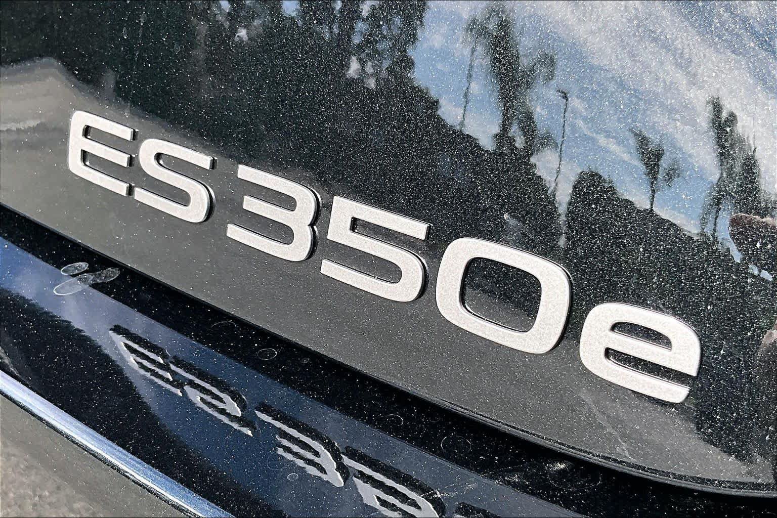 New 2026 Lexus ES 350e FWD image 8