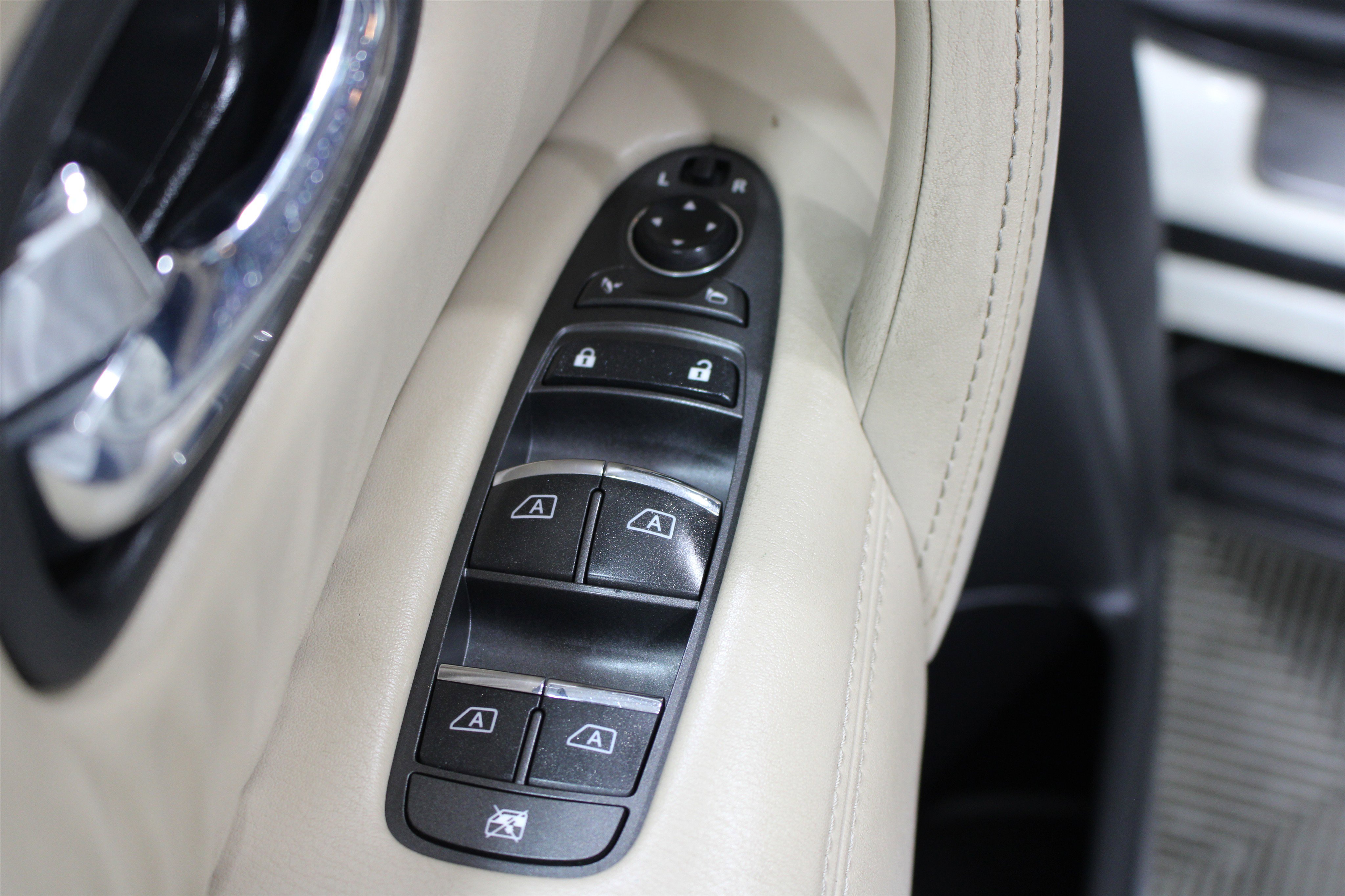 Used 2017 Nissan Armada Platinum w/ Captain Seat Package AWD/4WD image 7