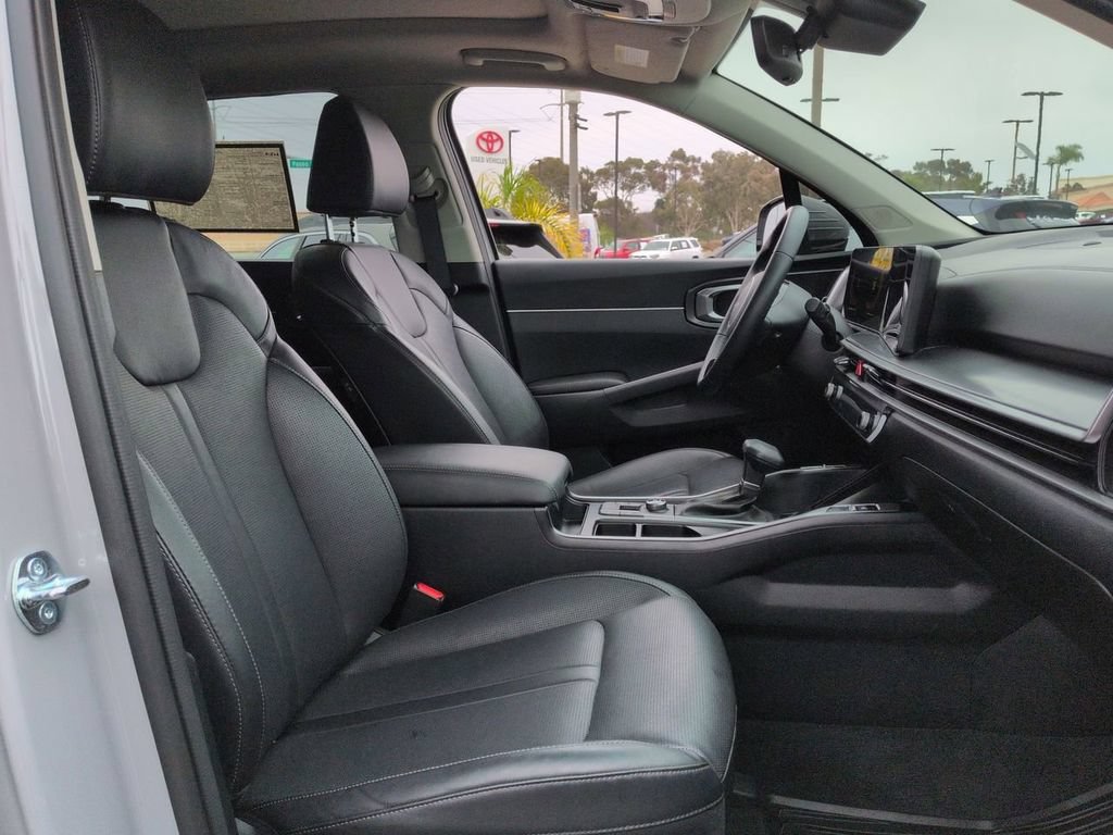 Certified 2025 Kia Sorento EX w/ Panoramic Sunroof Package FWD image 29