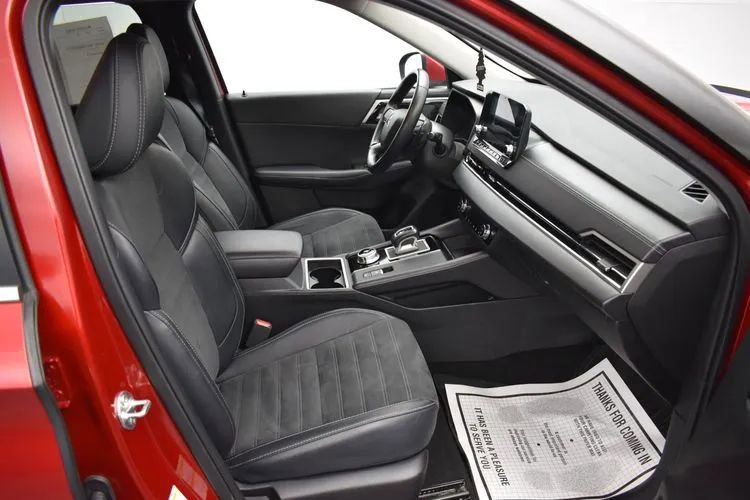 Used 2024 Mitsubishi Outlander FWD image 16