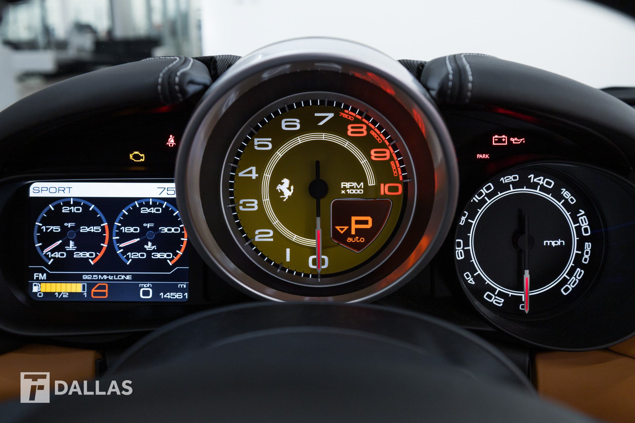 Used 2017 Ferrari California T RWD image 33