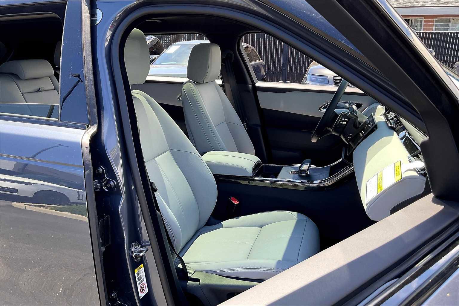 New 2026 Land Rover Range Rover Velar Dynamic SE image 31