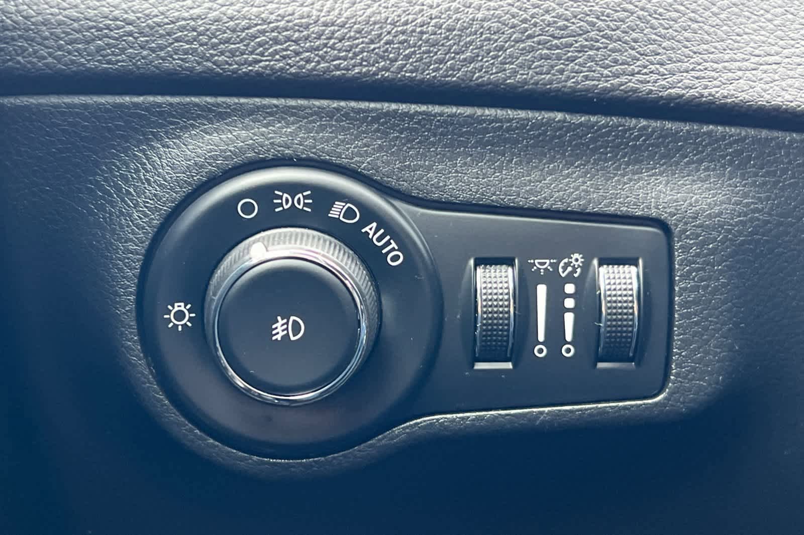 Used 2018 Jeep Compass Latitude w/ Popular Equipment Group image 30
