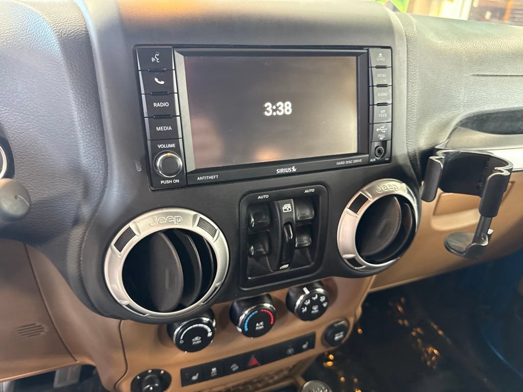 Used 2016 Jeep Wrangler Unlimited Sahara w/ Connectivity Group AWD/4WD image 19