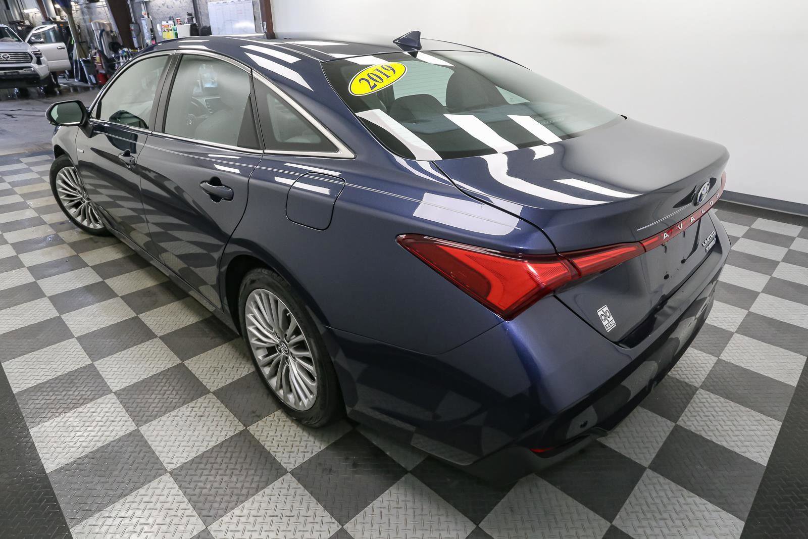 Used 2019 Toyota Avalon Limited w/ Advanced Safety Package FWD image 10