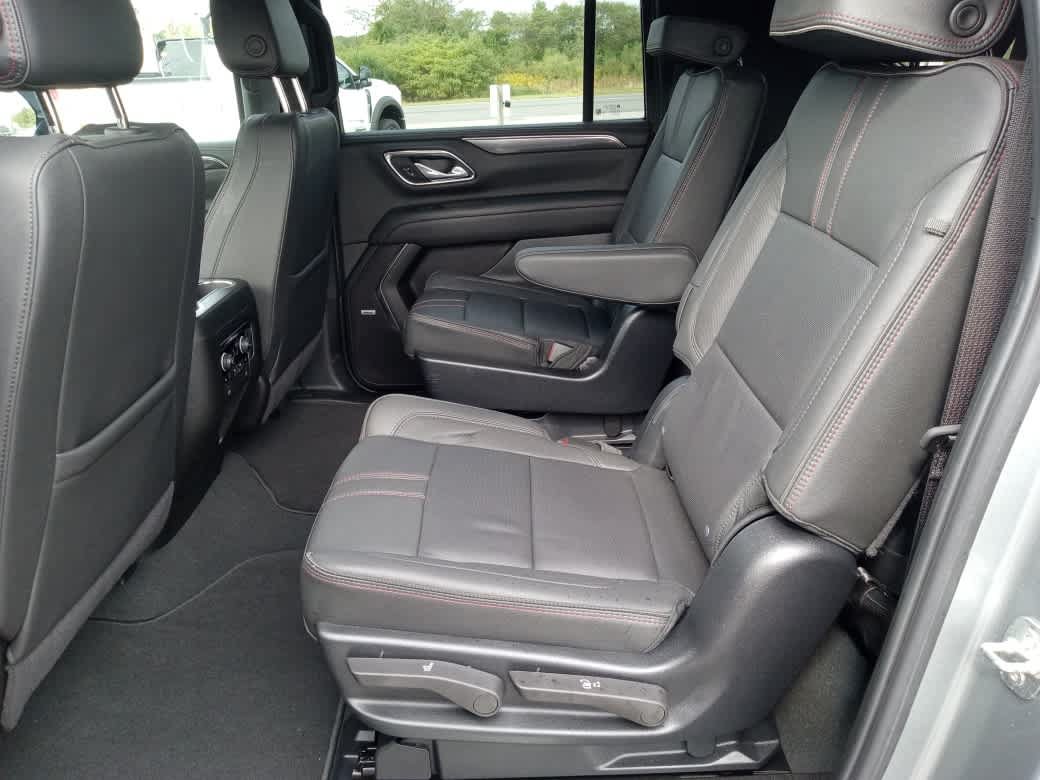 Used 2024 Chevrolet Suburban RST w/ Luxury Package AWD/4WD image 27