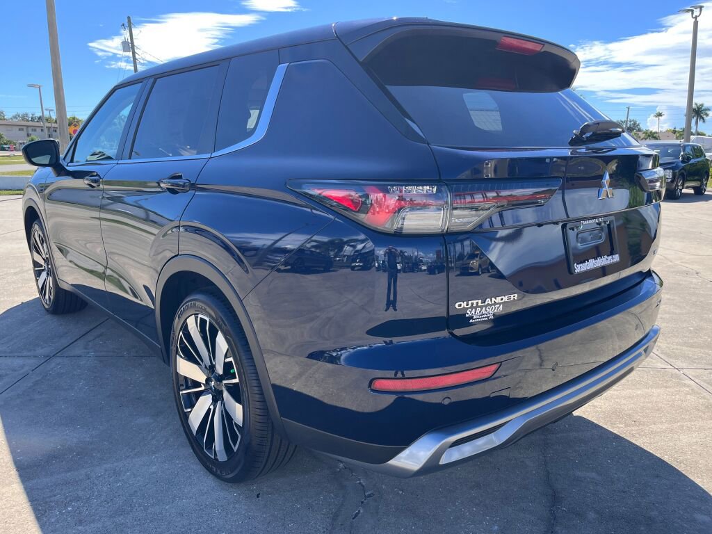New 2025 Mitsubishi Outlander SE image 5