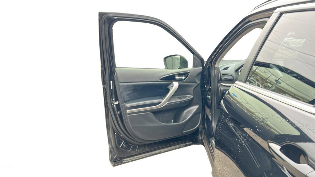 Used 2023 Mitsubishi Eclipse Cross SE image 11