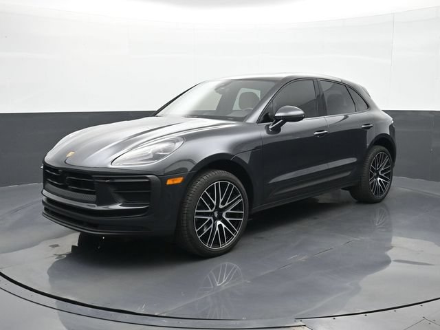 Certified 2025 Porsche Macan AWD/4WD image 1